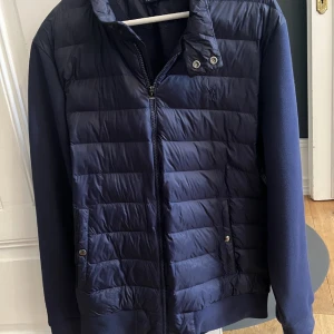 Ralph Lauren cardigan  - (Polo Ralph lauren cardigan) Jacka i toppskick och inga defekter alls 3000ny Skriv för byten eller fler bilder 