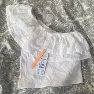 Off shoulder topp - Superfin topp från Gina Young, använt 1 gång, så är i bra skick!💘💘
