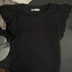 volangtopp  - nyskick, väldigt mjuk och fin i materialet. aldrig använd 🙏🏻💓
