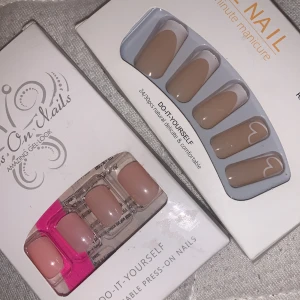 Lösnaglar  - French tip med hjärtan 17kr och den rosa 12kr Dem är helt nya och oöppnade och Man får en nagelfil och nagel klister med 💞 