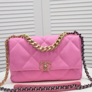 Chanel 19 väska  - Aldrig använd, 30 cm jeanstyg rosa 