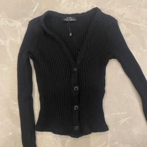 Kort topp -  En kort topp tröja i storlek xs svart ribbad