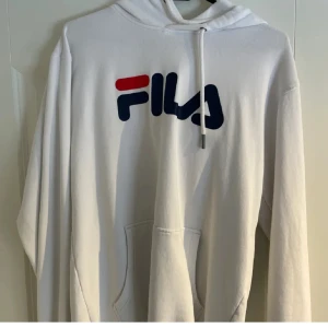 Fila hoodie - inte min stil, den är i bra skick! Killmodell