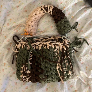 Coolaste väskan - Coolaste väskan från oana bags! Handgjord av gulligaste tjejen på Instagram och endast använd en gång så i nyskick!