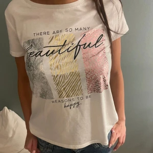 t-shirt - t shirt med tryck!!💞