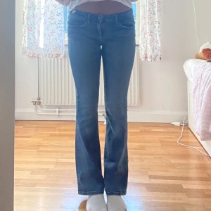 Esprit Jeans - Säljer dehär jätte fina jeansen från esprit då de är lite för korta på mig som är 169cm lång.
