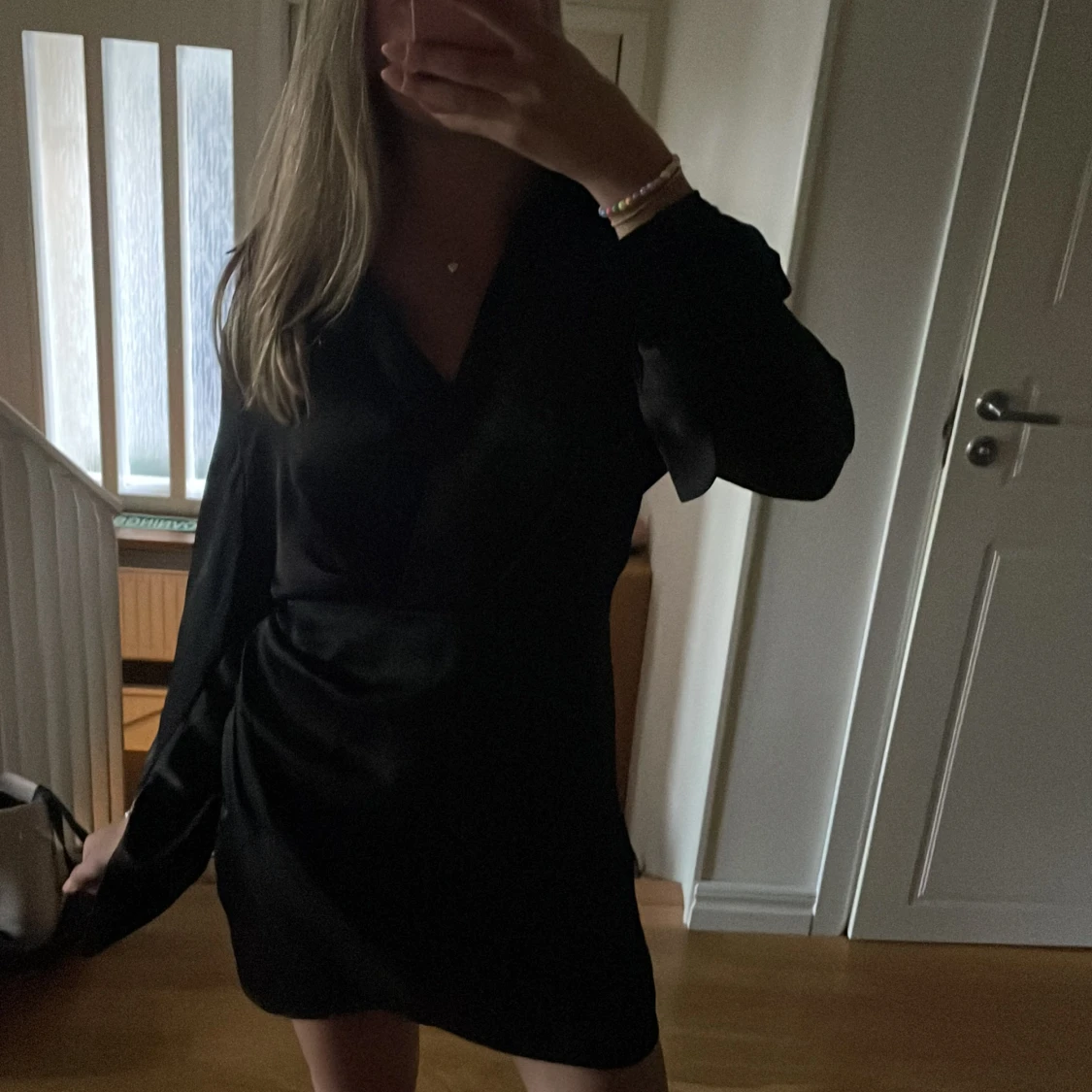 Svart satinklänning från Zara - 90