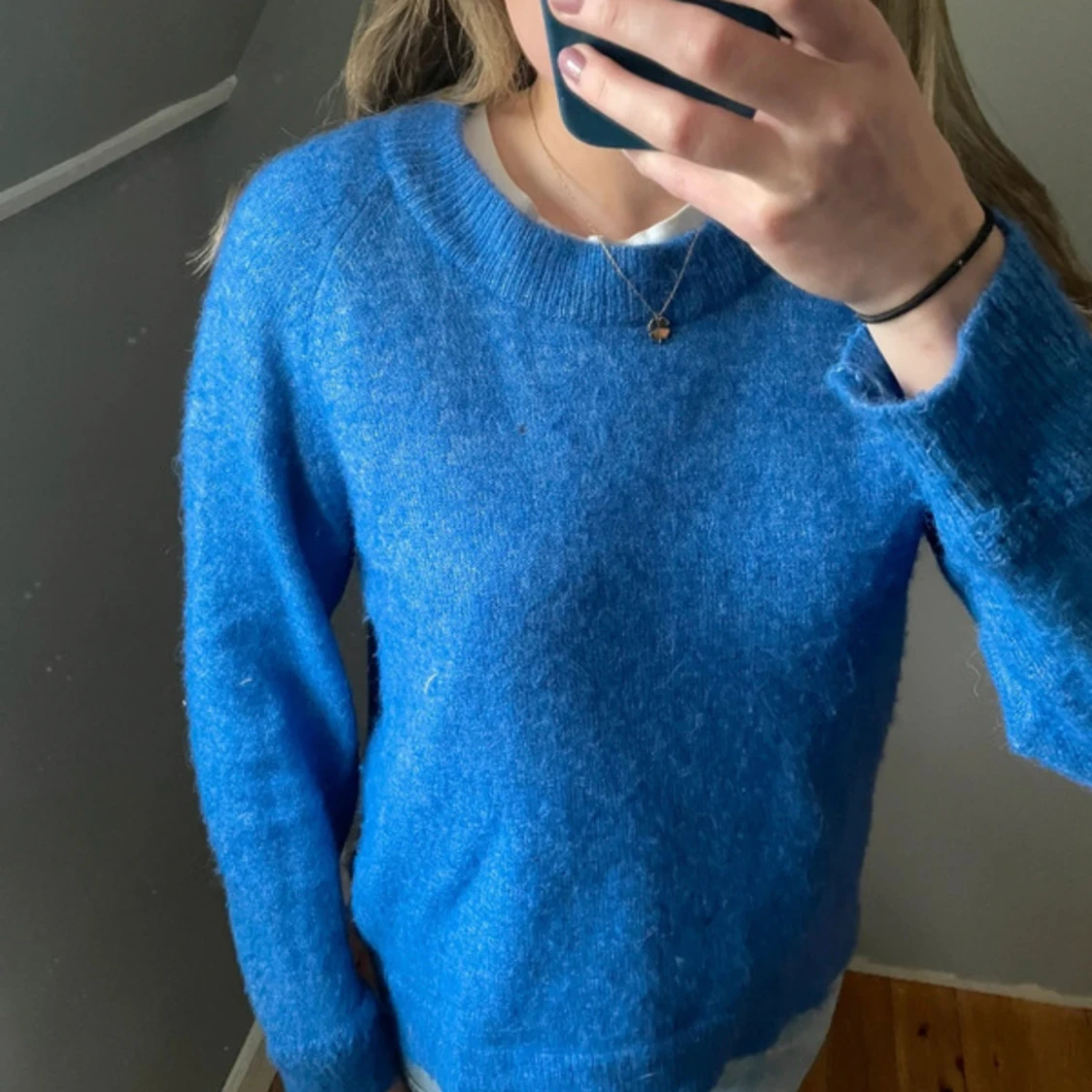 Blå finstrimlad tröja  - 90