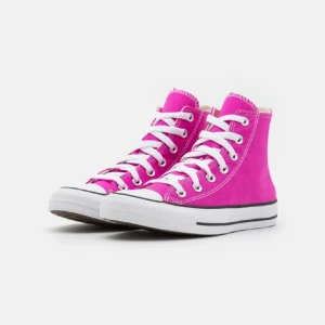 Converse - Rosa Converse, knappt använda då min lillasyster växte ur dem snabbt🩷nypris 800kr