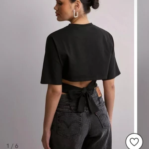 Populär Nelly tröja - Köpte i vit och svart och den svarta används tyvärr inte, nypris 249