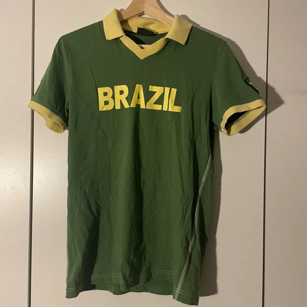 Assnygg brazil piké köpt i brasilien Inga tecken på använding Skriv för fler bilder eller frågor. T-shirts.