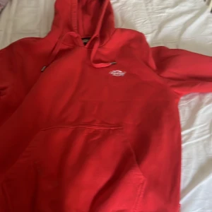 En dickis tröja i strl xs som är använd 2 gånger ny pris 1000 kronor mitt pris 550 säljer pga att den inte används  - En dickis tröja i strl xs som är använd 2 gånger ny pris 1000 kronor mitt pris 550 säljer pga att den inte används 