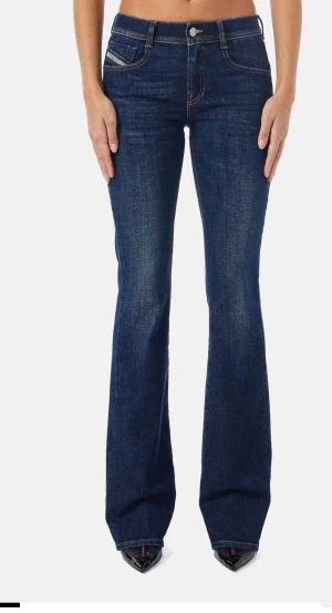 Diesel jeans  - Mörkblå helt oanvända diesel jeans. Storlek 25/34 men lite uppsydda, perfekta på mig som är 170cm. Köpta för ca 1600kr