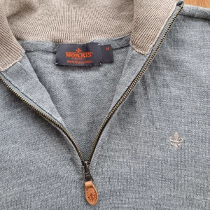Morris Halfzip  - Grå Morris halfzip i 100% merinoull | storlek M | Bra skick | Nypris: ca 1800 kr | Vårat pris: 499 kr | Skriv vid intresse eller frågor!