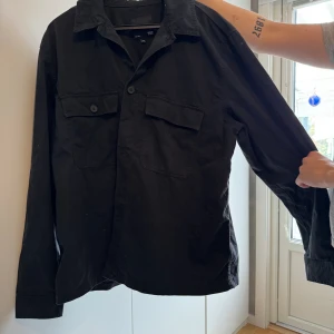 Svart Overshirt - Svart overshirt Nyskick!