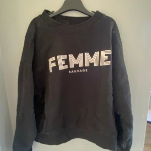 Tröja - En svart tröja som kommer från ginatricot❣️