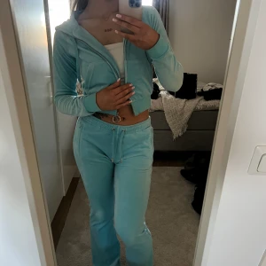 Juicy set - Nyskick, alla stenar sitter kvar, stl s, ljusblå