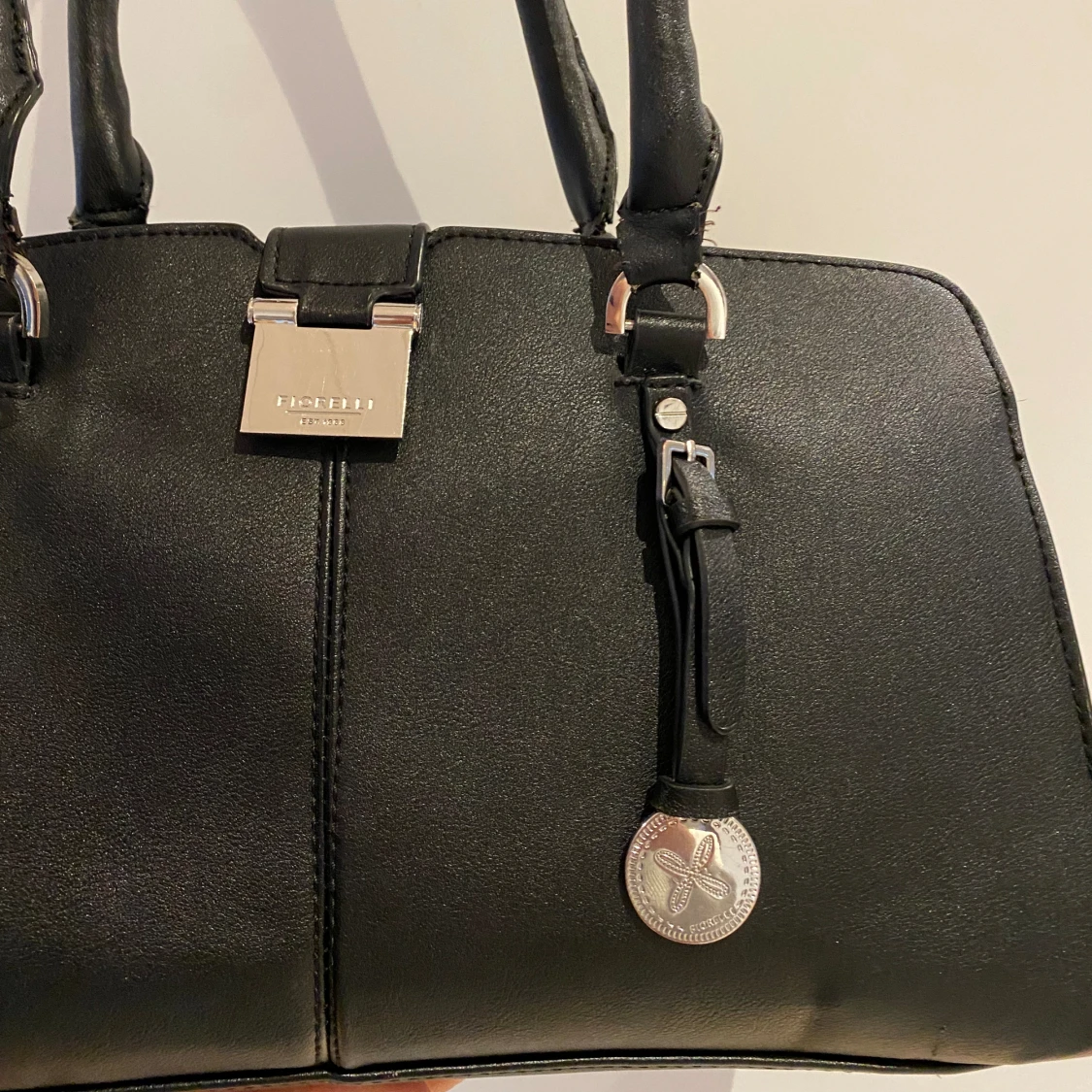 Svart handväska Fiorelli  - 90