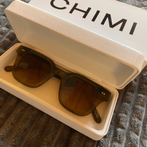 Chimi 04 grön - Gröna 04 chimis, använda men bra skick😇Nypris 1350kr, skriv för frågor eller fler bilder! Kan mötas upp i Stockholm