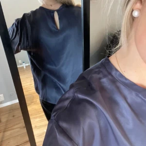 Satin tröja - Jättefin tröja från zara som har kavr lappen och aldrig är använd 