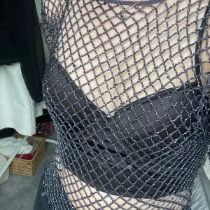 Festtopp - Skitcool festtopp perfekt till sommarens festivaler. Mörkblå och glittrig🪩