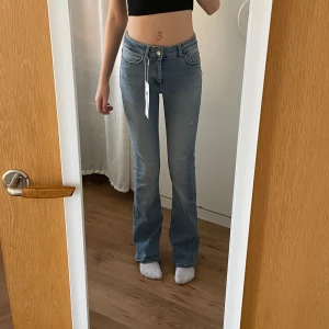 ONLY jeans - Säljer ett par helt nya Only jeans. Endast provade. Storlek xs Längd 32 Köpta för 550kr