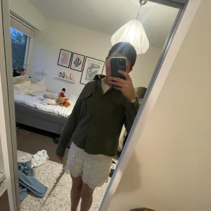 Säljer denna jätte fina gröna jeans jackan från märket new look! Köpt på Vinted, men är ändå i jätte fint skick!❤️ - Jätte bra skick