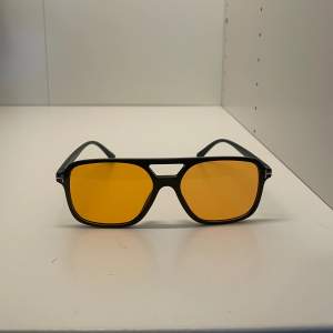 Svart/gula solglasögon ll ONE SIZE ll och svarta 