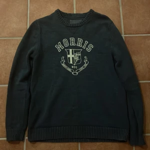 Morris sweatshirt - Morris sweatshirt som är mycket bekväm och i bra skick i storlek m
