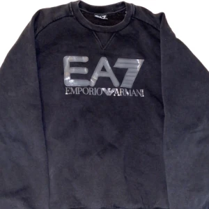 EA7 SWEATSHIRT  - EA7 SWEATSHIRT   Storlek S  Nyskick  Limiterad Upplaga 