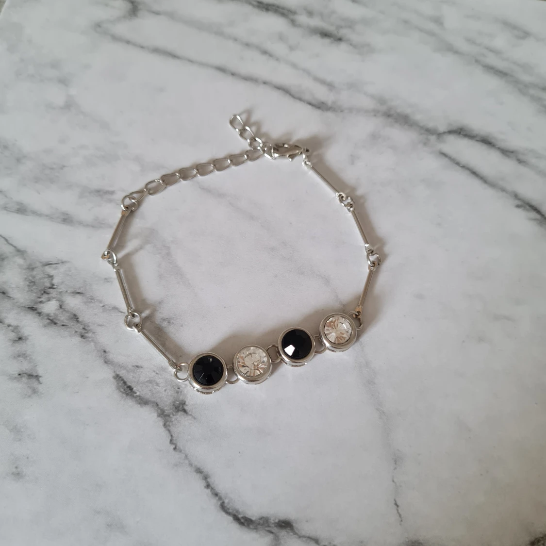 Armband svart vit - 90