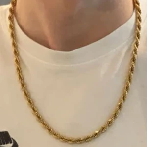 Guld halsband - Tjena, jag säljer ett guldhalsband, som jag inte fått någon användning utav. Vid frågor eller funderingar så är det bara att höra av sig👍😁 /D