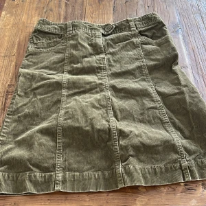 Säljer allt i min garderob som inte min storlek idag - Det är väldigt fint men tyvärr passar inte mig längre 