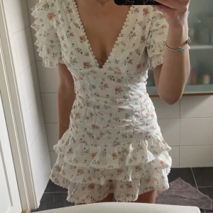 Sommarklänning - Aldrig använd, säljer pga den är för stor