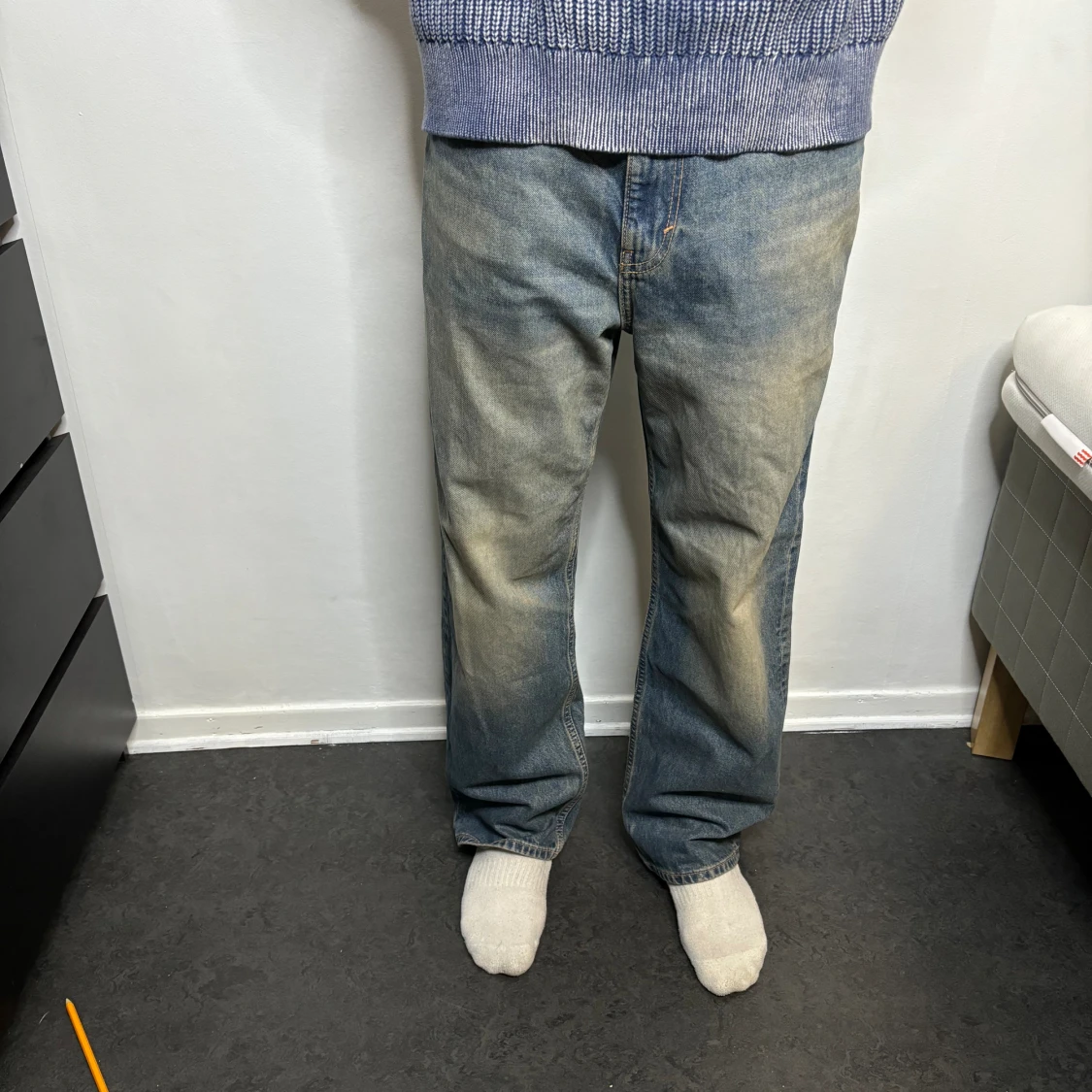 loose jeans
