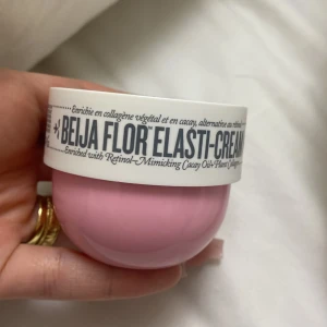 Sol de janiero body cream - Sol de janiero body cream i nummer 68. Den är provad 1 gång men gillar inte doften. 50ml alltså travel size. Går att diskutera priset. 