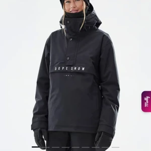 Dope jacka legacy - Säljer min nya dopejacka, använd 1 gång. Säljer då jag inte kan använda den eftersom jag har skadat mig och kan inte åka längre. Strl S. Slutsåld online!