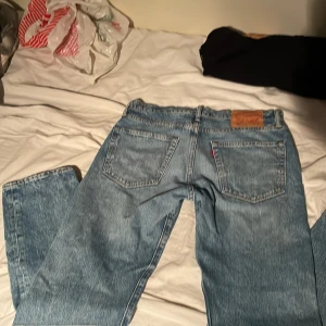 Levi’s 501 - Levi’s 501 ljus blåa riktigt snygga säljer dom för att dom är för små