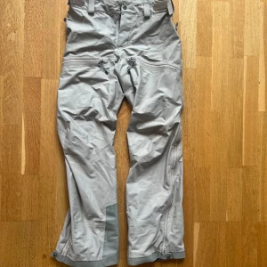 Houdini skalbyxor  - Säljer dessa Houdini skalbyxor i storlek S.   Nypris 5000kr