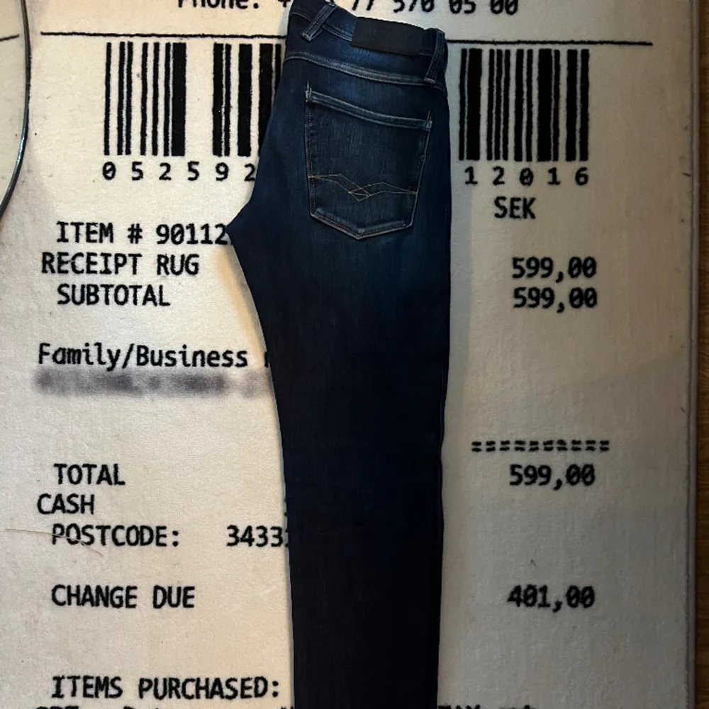 Säljer dessa Replay Anbass jeans i fint skick utan defekter. Tveka inte på att höra av dig vid funderingar 🤝🏼. Jeans & Byxor.