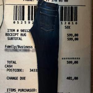 Säljer dessa Replay Anbass jeans i fint skick utan defekter. Tveka inte på att höra av dig vid funderingar 🤝🏼