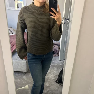 Grön stickad - Super skön stickad tröja från Cubus! Kommer inte till användning längre💕