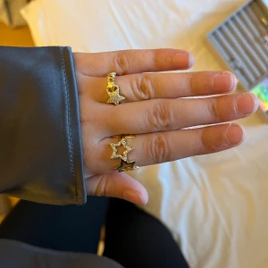 Ring med Stora Stjärnor - Ring i rostfritt stål❣️❣️Tryck gärna köp nu!⭐️