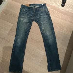 Dondup jeans  - Säljer nu dem här dondup jeansen då dem inte används längre, hör av er för frågor eller annat, storlek 32