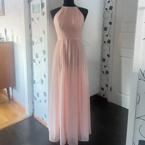 Balklänning  - En superfin rosa balklänning från JJ’s house 🩷