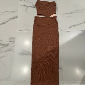 Sett - Ett sett från shein som bara är testat, prislappen sitter kvar👍🏼 den är mer åt de rosa håller i verkligheten! Jag 173cm lång och den sitter bra i längden på mig