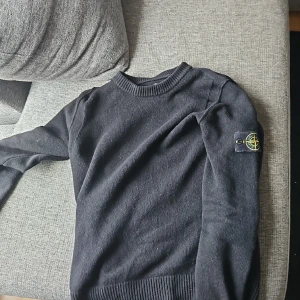 Stone island sweatshirt  - 3900 orginalpris! använd 3 gånger.