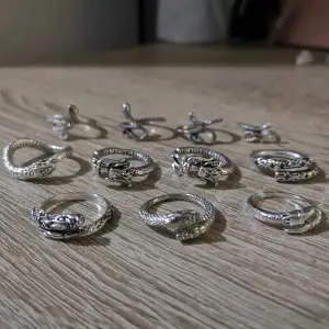 Orm-mönster silver ringar, gjort av silver & koppar. Kontakta mig vid frågor angående storleken. 20kr/st, vid köp av fler 15kr/st. Köparen står för frakten.