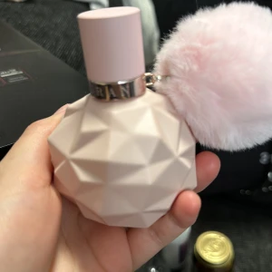 Ariana grande- Candy  - Helt ny parfym säljer för 300 kr 