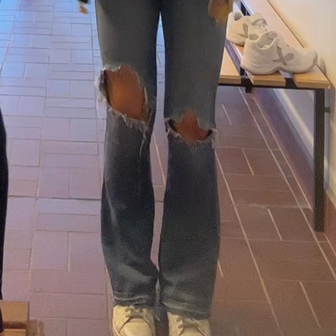 Lågmidjade bootcut jeans med hål i - 91